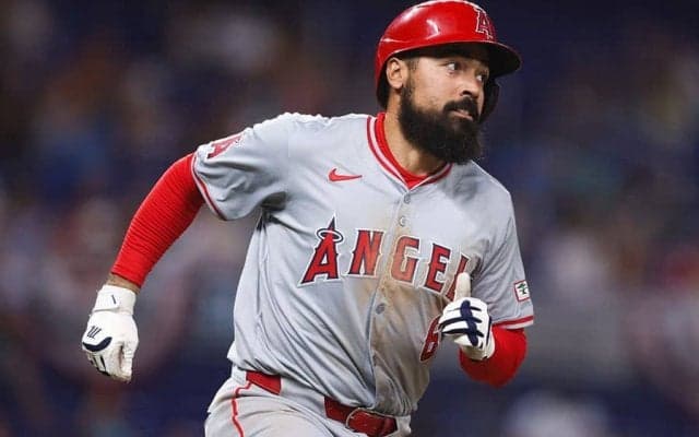 レンドン大暴れ、気迫の激走生還で泥だらけ　2安打2打点…“なおエ”寸前から劇的勝利