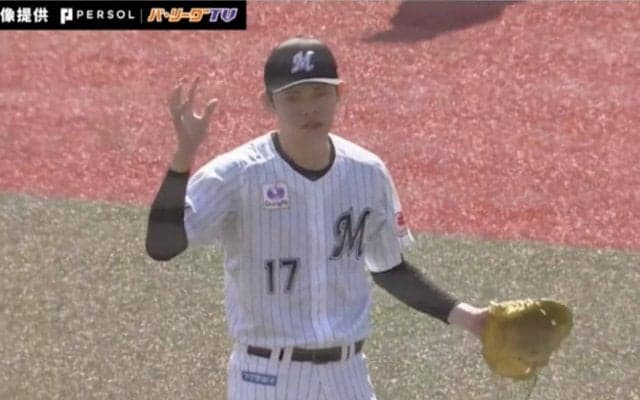 球場騒然！ロッテ・佐々木朗希の“超高速牽制”がヤバすぎると話題に　異常なスピードで悪送球…でも走者クギ付けの瞬間 「なんやこれw」「完全にピタゴラスイッチ」