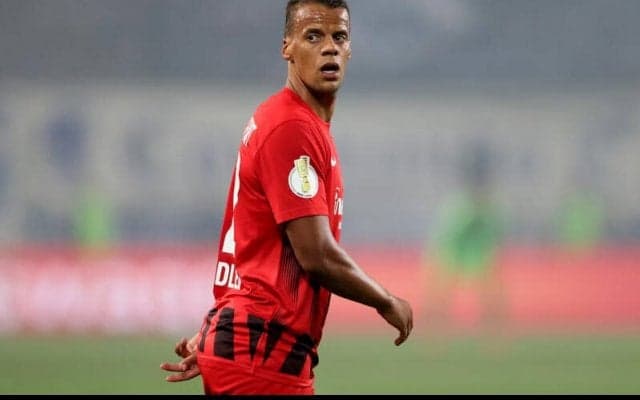 フランクフルト、ベテランDFチャンドラーと2025年まで契約延長