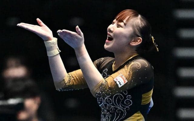 パリ五輪へ明るい光を灯す「体操・日本女子」新時代の主役たち　宮田笙子、岸里奈、中村遥香らが躍動