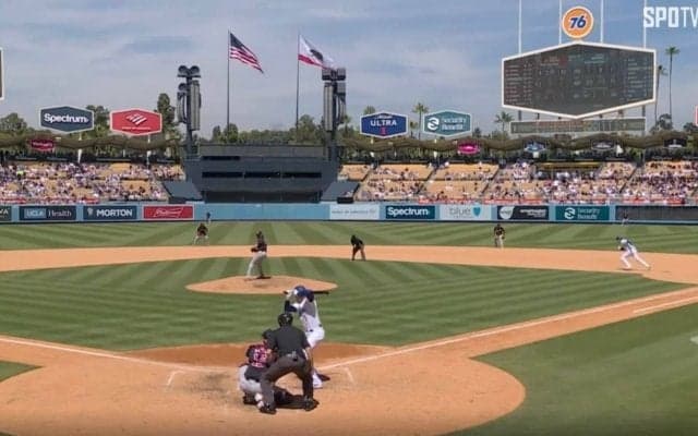 放送事故レベル！ 大谷翔平、もはや意味不明すぎる…　投手の癖を完全に盗んだ“完璧すぎる盗塁”にファン騒然 「中継カメラも追いつかない」「キャッチャー絶望w」