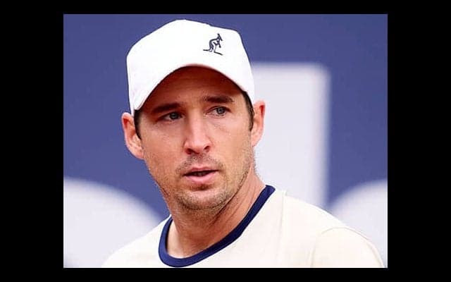  弧を描く“バナナショット”披露 