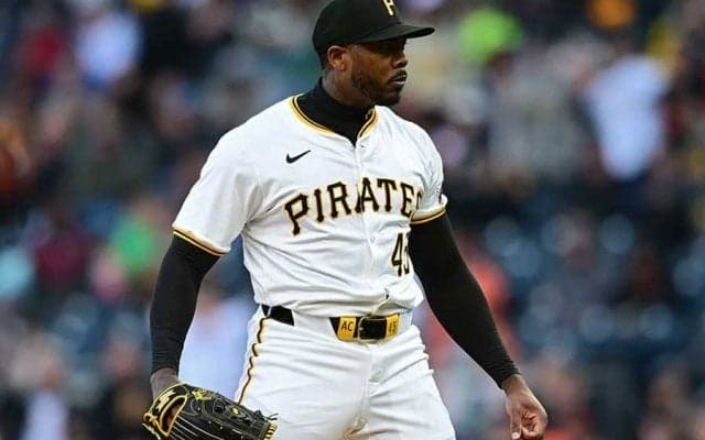 球審に激怒…人類最速左腕は「何て言ったのか？」　“不適切な行動”で処分に興味津々