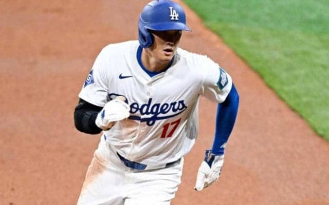 大谷翔平が「頭をどつかれた」　うずくまり心配の声も…直後のリアクションに安堵