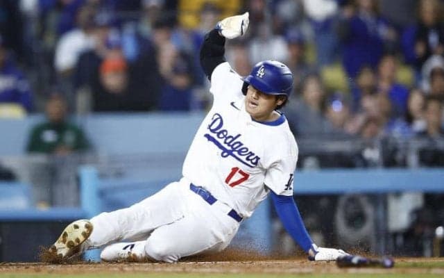 大谷翔平が得点圏で右前打！ 四球と果敢な盗塁でチームを盛り立てる「彼は勝つためにプレー」指揮官の言葉通りの活躍