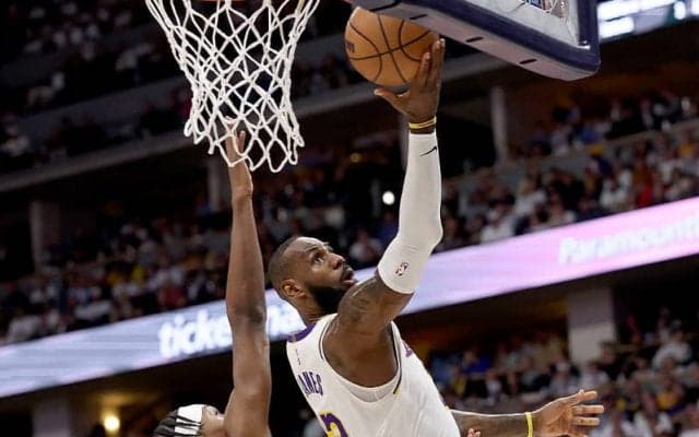 レイカーズ、ナゲッツとのプレーオフ1回戦は黒星発進…ヨキッチとマッチアップした八村塁は7得点3リバウンド