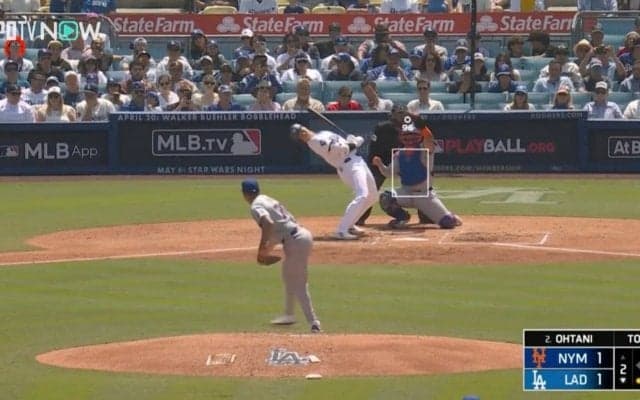 これは反則レベル！ 大谷翔平の人間離れした“身体能力”がヤバすぎると話題に　頭部付近のボールへの避け方にファン騒然 「え？w」「超人かな」