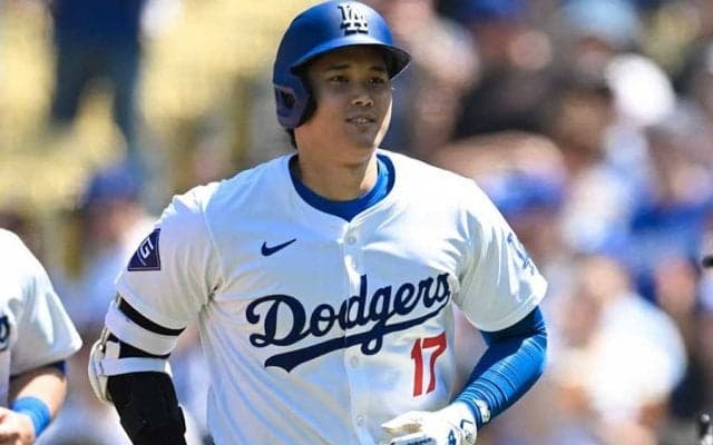 “争奪戦の勝者”は「オオタニに会うことができます」　実況も注目…大谷翔平の記念球の行方
