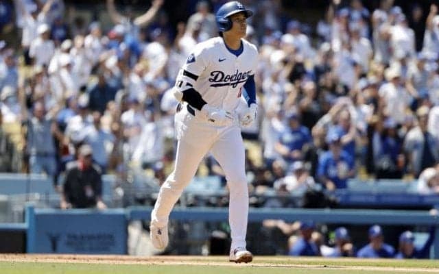 「立ち止まって見よ！」大谷翔平のメジャー通算176号、メモリアル“確信弾”に現地も大騒ぎ…「おめでとうショウヘイ」