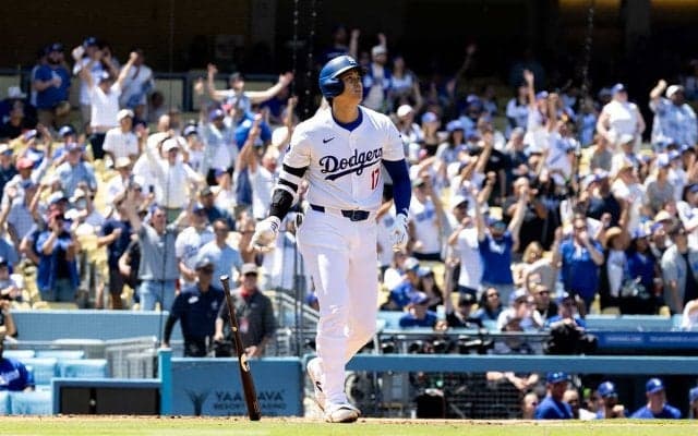 【MLB】大谷翔平の「完璧すぎる」特大5号に、相手右翼手も“確信”……正面向いたまま動かず「目で追いもしない」