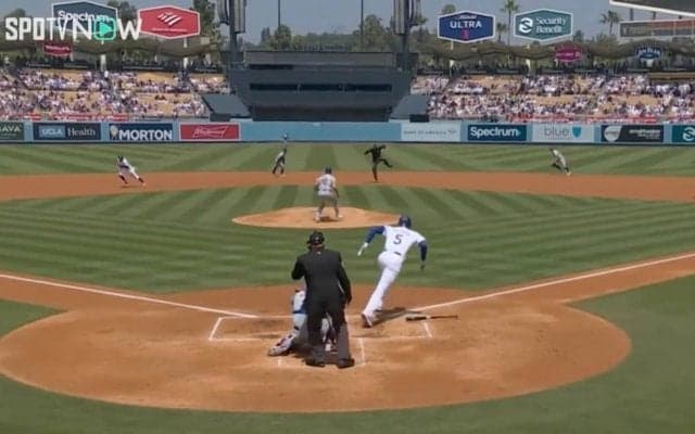 危ねえ… 審判がビビって飛んだ…！ 直撃したら死ぬレベルの“高速弾丸ヒット”がヤバすぎる　ベッツ、大谷、フリーマン「MV3」が復活… スランプから脱出する一撃