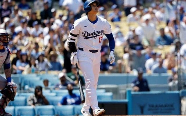 天才打者も思わず「ハハハ」…笑い止まらぬ特大弾　大谷翔平に司会者も大慌て「外に出る必要が」