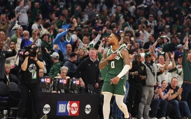 リラードが”プレーオフ・モード”発動…ヤニス欠く中ペイサーズとの初戦を勝利で飾る