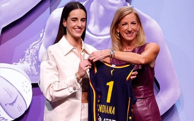 女子バスケの新星が異例の大型契約か…世界最注目のクラーク「ナイキと8年43億円」と現地報道