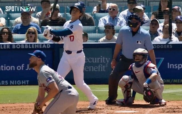 大谷翔平の176号HRに相手投手“呆然” 打った直後に空を見上げ“お口あんぐり”、特大弾の凄さ物語る絶望リアクションが話題に