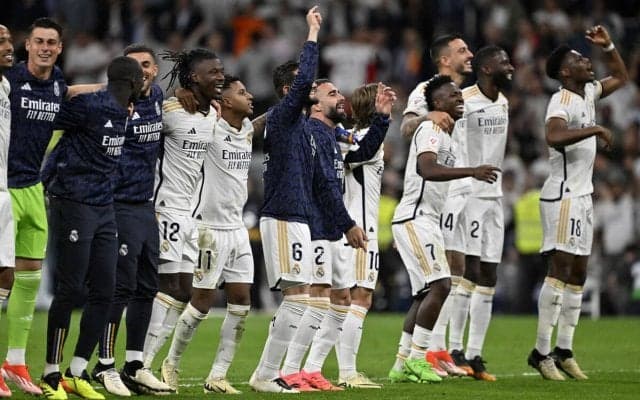 大坂なおみがクラシコ観戦！クルトワとツーショット公開、特別GKユニフォームも「hala Madrid!」
