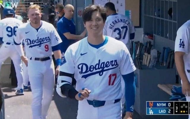 放送事故レベル！ 大谷翔平、特大アーチ後にベンチで見せた“表情”がヤバすぎると話題に　ファン騒然 「えっ？w」「さすがに反則でしょ」