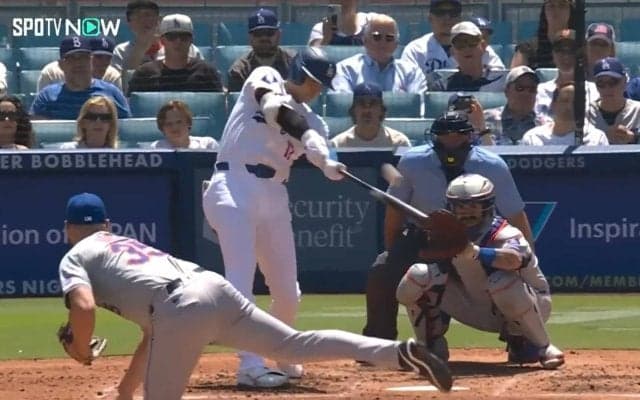 大谷翔平、特大弾に右翼手が「確信動かない」 じつは“内野手全員も”の衝撃真実 「作品として見事に完成させた」痛快リアクションに反響