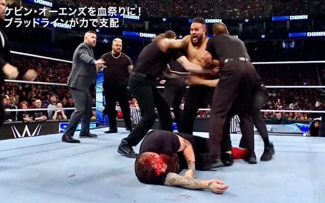 米人気レスラー、衝撃の流血KO　元新日戦士が狂気の場外乱闘劇「完全に傷口を狙っている」制御不能で物議