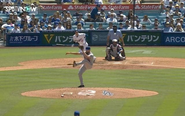 速すぎてビビる余裕すら皆無！大谷翔平のピッチャー強襲“爆速打球”が相手投手を直撃　まさかのリアクションが物語る「避けられないスピード」の超絶インパクト