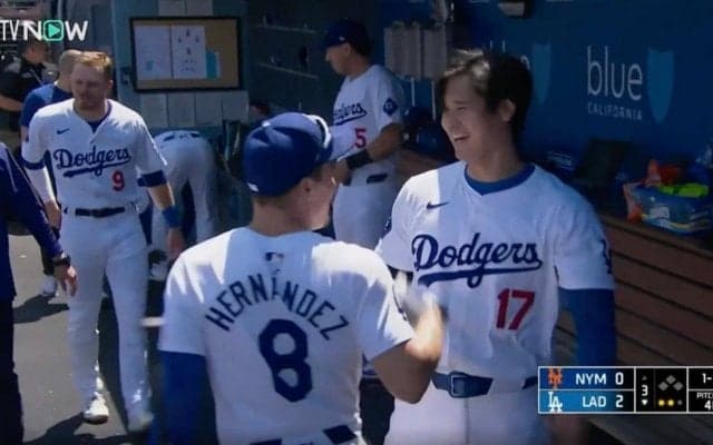 大谷翔平、チームメイトと取った行動がヤバすぎると話題に　特大アーチ後のやりとりにファン注目 「めっちゃ嬉しそう」「仲良すぎだろw」