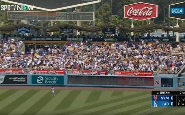 球場騒然！ 大谷翔平の特大アーチで“異変”が起きた…！？ 外野手のリアクションがヤバすぎると世界中で話題に 「カッコ良すぎるだろ」「粋な演出」