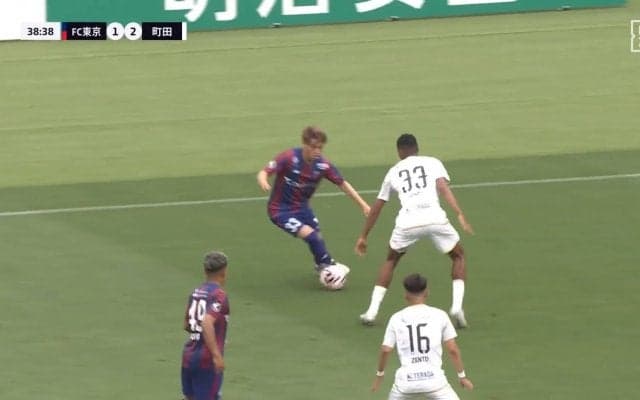 ｢三笘かよ！」「代表に呼んで」FC東京・俵積田の超絶ドリブルが大注目 相手DFを翻弄する反動ステップと超加速縦突破に元日本代表も「すごいすごいすごいドリブル！」と大興奮