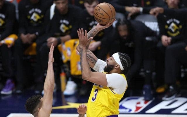 レイカーズがナゲッツを相手に敵地で連敗…リード守れずブザービーター決勝点を献上、八村塁は3得点