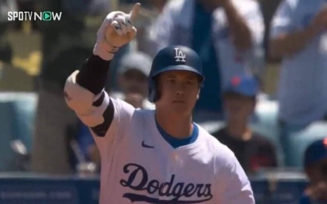 大谷翔平の完璧過ぎる176号 相手外野手の決して振り返ってはいけない「ライブ会場の警備員」状態が大反響