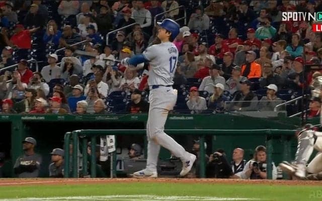 そんなことある？ 大谷翔平、超特大弾でまさかの「無言」実況 時が止まったかのような至福の数秒間 “粋な演出”に反響相次ぐ