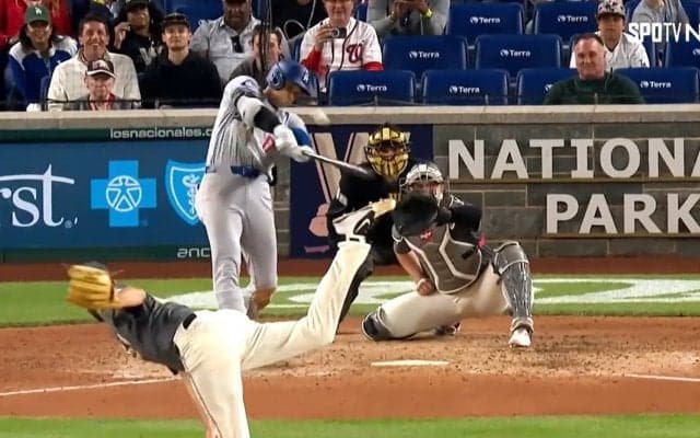 大谷翔平がフリーマンにまさかの「ニッ（笑）」 特大弾直後、本塁上で見せた一瞬のやり取り 嬉しさ全開の表情にファンほっこり