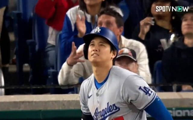 これは笑う！ 大谷翔平、特大弾にネット裏ファンが『ムンクの叫び』と化す笑撃リアクションの瞬間