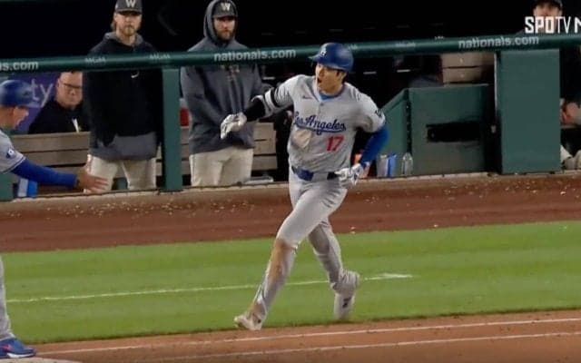  一体、何が起こった！？ 大谷翔平が思わず大絶叫…！ 特大アーチ“確信”で一瞬だけ見せた“表情”がヤバすぎる　ファン騒然 「カッコよすぎて震える」「さすがに反則でしょ」