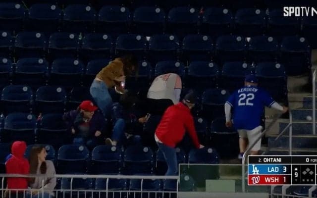 放送事故レベル！ 大谷翔平のホームランでファンが大変なことになる　ボールをキャッチ→大暴れしすぎて世界中で話題に 「動けなくなるw」「美しすぎるDBZ」