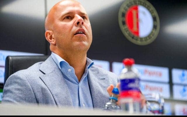 「クラブ間の合意待ち」　フェイエノールト指揮官がリバプール行きの願望を公に！　交渉も認める