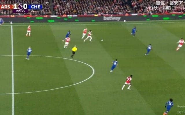 「スーパートミー！」冨安健洋の“最高のインターセプト”が高評価 パスカットからショートカウンター発動→ドンピシャクロスで決定機を演出「ナイス守備」「いい仕事するじゃん」