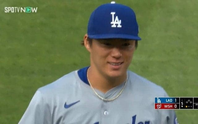 ロバーツ監督が山本由伸を包み込んだ…好投直後に示した信頼と安堵 アツい祝福に心温まるファン続出