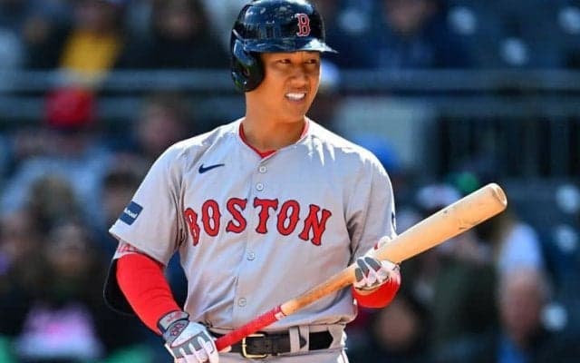 「ヨシダに何が起きている？」4試合連続スタメン外の吉田正尚　起用法を米メディアが疑問視　トレード放出には「多額の資金を費やすことになる」