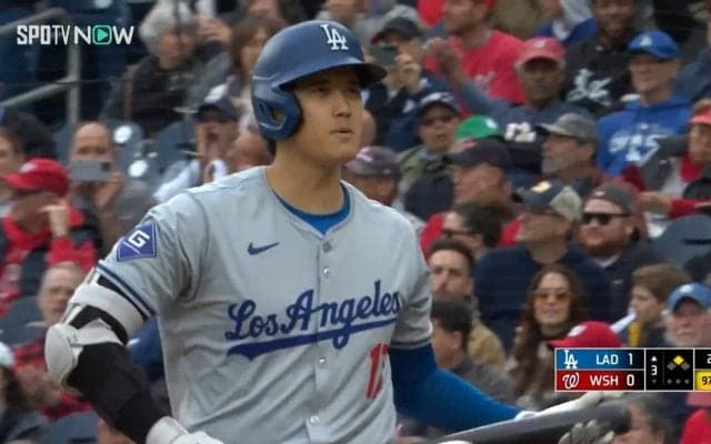 大谷翔平、自分にイラッ！とんでもないボール球を空振りした直後に「イーッ！」な顔