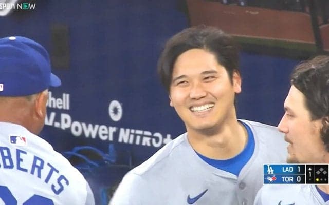あんなロバーツ監督見たことない…大谷翔平の今季7号に破顔 一瞬見せたリアクションが話題「こっちまで嬉しくなる」「いい関係」ファン歓喜