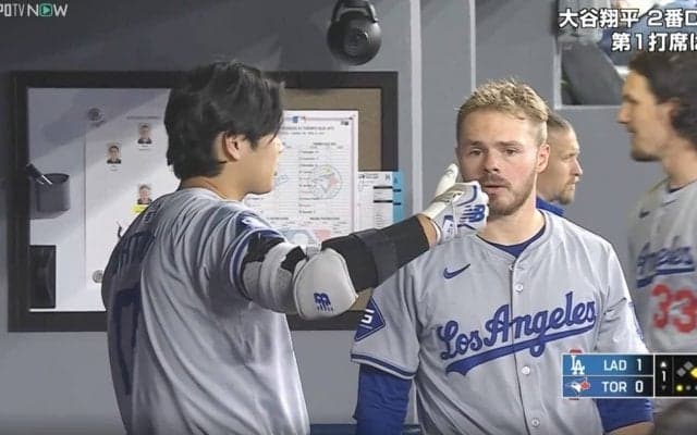 大谷翔平、チームメイトにとった行動がヤバすぎると話題に　ホームラン直後のベンチで若手にアドバイスを送る瞬間 「こういう場面増えたな」「生徒増えすぎ」