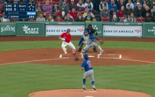 球場騒然！カブス・今永昇太のボールで“異変”が起きた…！？　打者が走るのをやめた… リアクションがヤバすぎると話題に 「魔球かな」「バット折りにきた？」