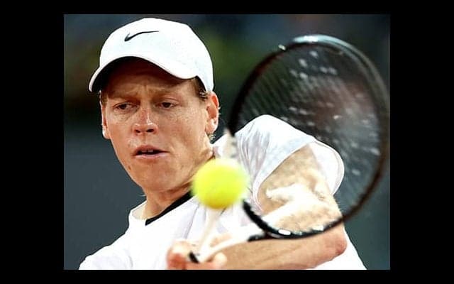 シナー 69分圧勝で初戦突破