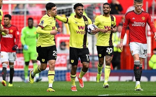 ユナイテッドが下位バーンリーと痛恨ドロー…アントニーが今季リーグ初弾も軽率プレーから土壇場失点【プレミアリーグ】