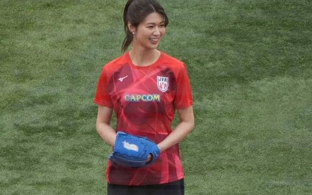 助っ人投手が「小さく見える」　185cm元日本代表“美女エース”が「スタイルよろしすぎ」