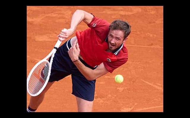  メド 逆転勝ちで初戦突破 