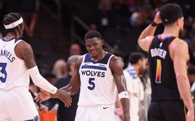 シリーズ3連勝のウルブズ…エドワーズが球団最多タイとなる7度目の30得点超え