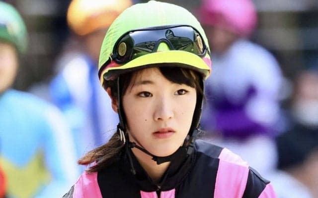 【東京12R】永島まなみ騎乗、エピックジョイが快勝…スマイルアップ長浜騎手は4角で落馬