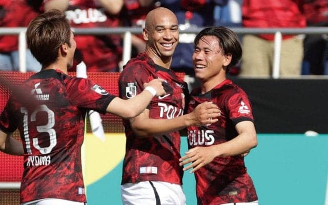 浦和が名古屋撃破で3戦ぶり白星！ 今季初先発の安居が先制点…僅差の接戦モノにし勝ち点3【明治安田J1第10節】