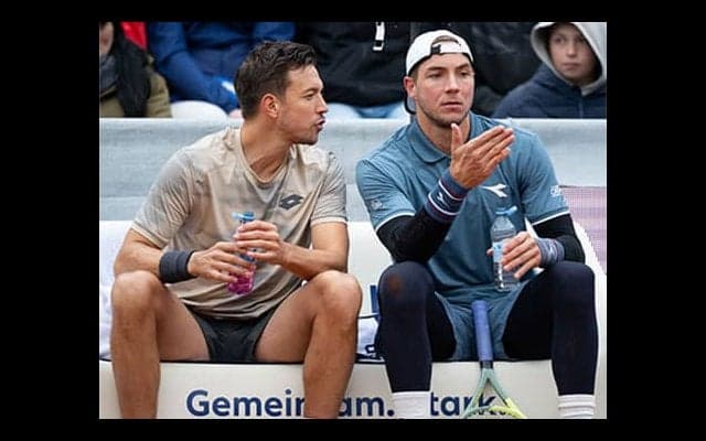  チェンジコートで着席禁止に 